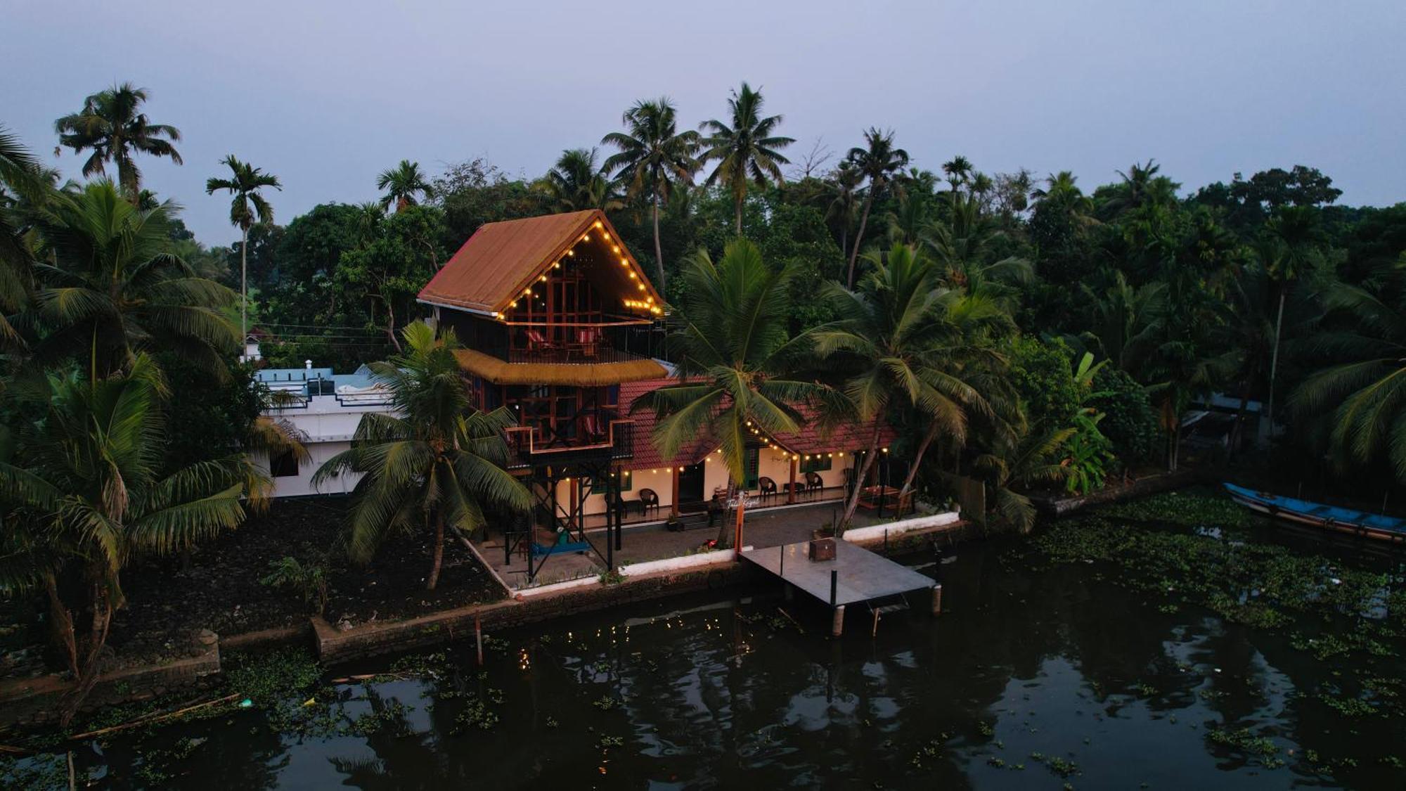 Tulsi Kayal Retreat Appartement Champakulam Buitenkant foto