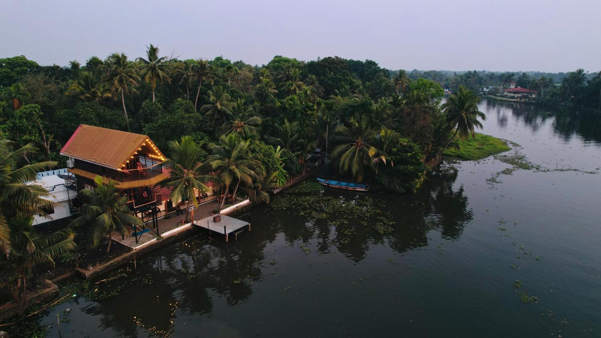 Tulsi Kayal Retreat Appartement Champakulam Buitenkant foto