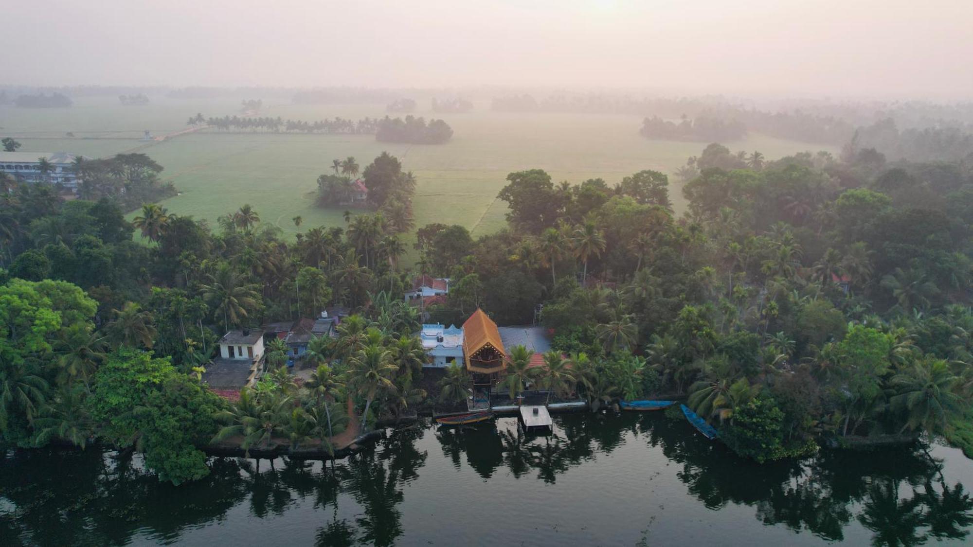Tulsi Kayal Retreat Appartement Champakulam Buitenkant foto