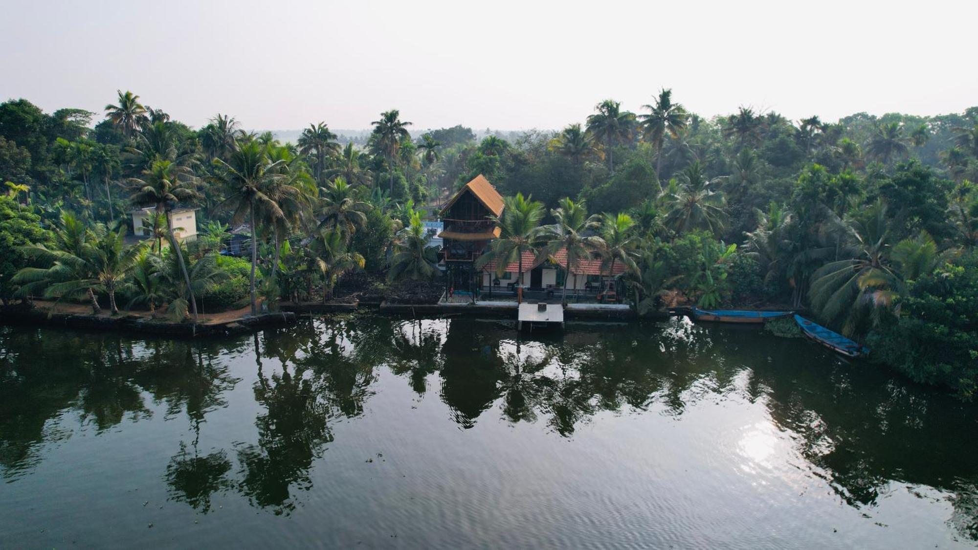 Tulsi Kayal Retreat Appartement Champakulam Buitenkant foto