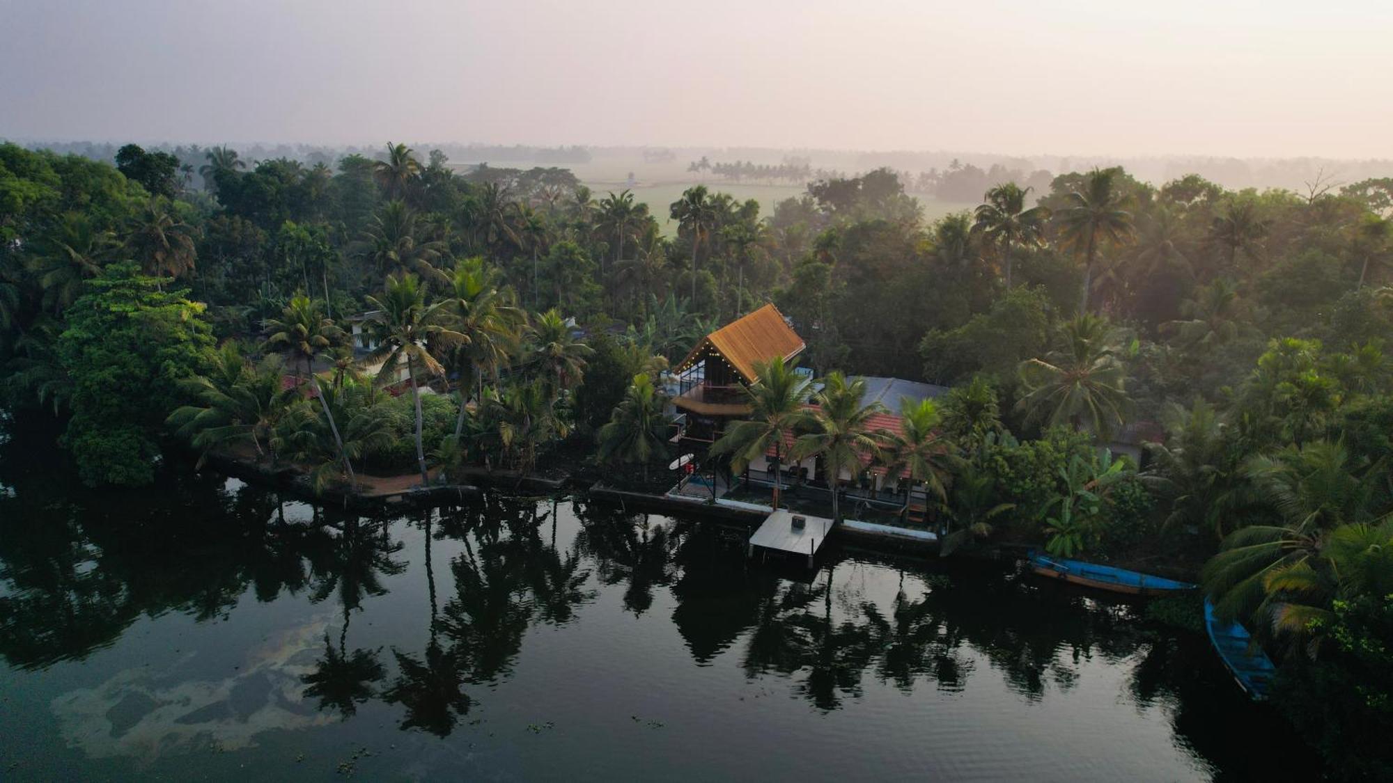 Tulsi Kayal Retreat Appartement Champakulam Buitenkant foto